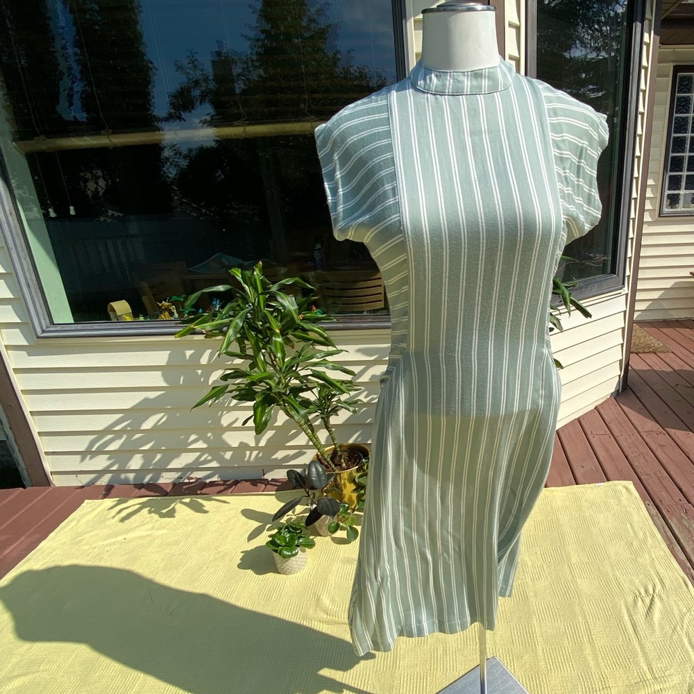 RVCA Brand Women’s Medium Sleeveless Green and White Striped Maxi Dress - Picture 1 of 6